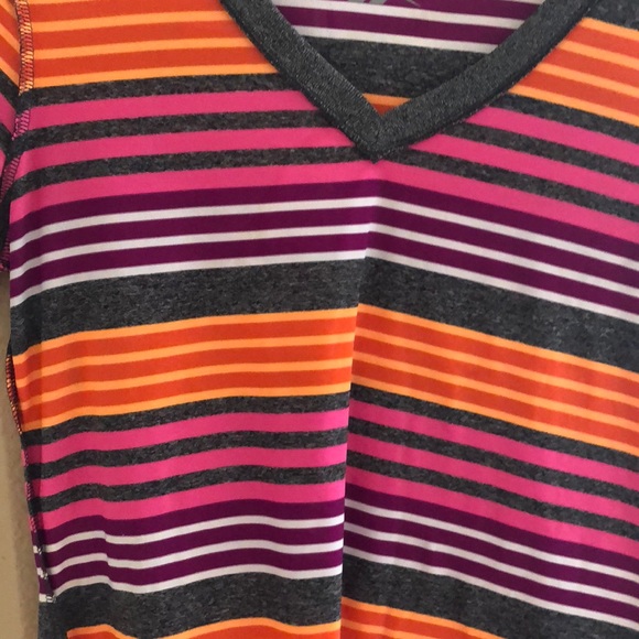 Reebok dri fit  women’s tops V- neck - Picture 3 of 3